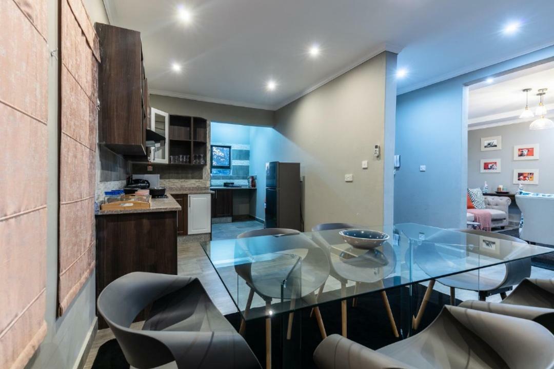 Gemstone Suites Jwaneng Buitenkant foto