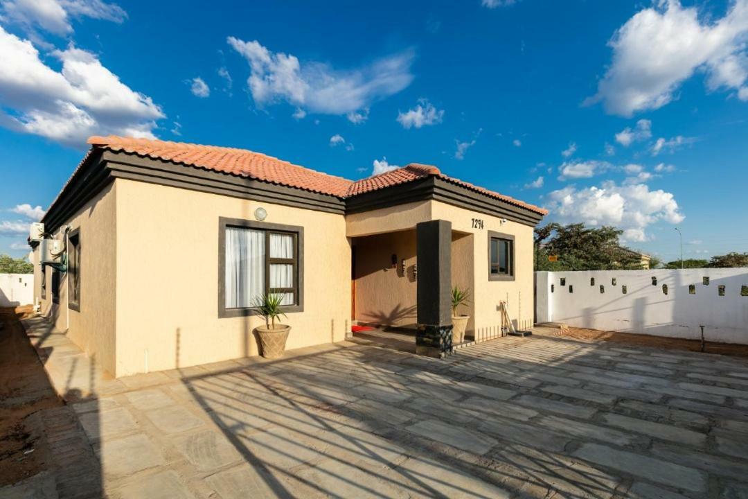 Gemstone Suites Jwaneng Buitenkant foto